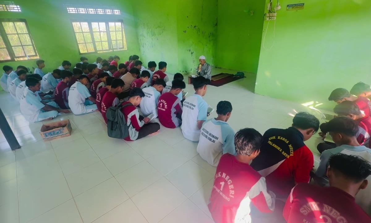 BERITA KEGIATAN JUMAT BERIMAN SMK NEGERI 1 KAPUAS MURUNG